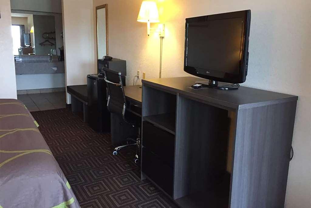 Super 8 By Wyndham Seguin Otel Oda fotoğraf
