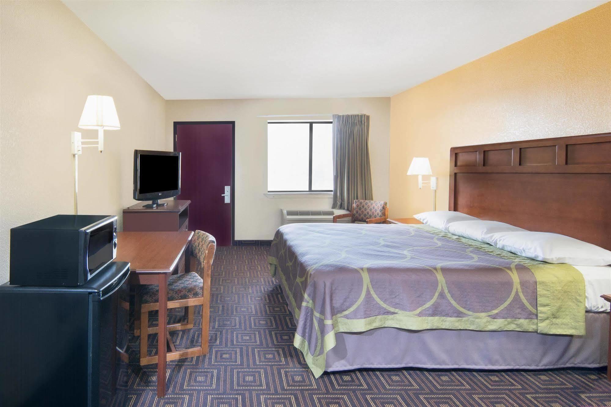 Super 8 By Wyndham Seguin Otel Dış mekan fotoğraf