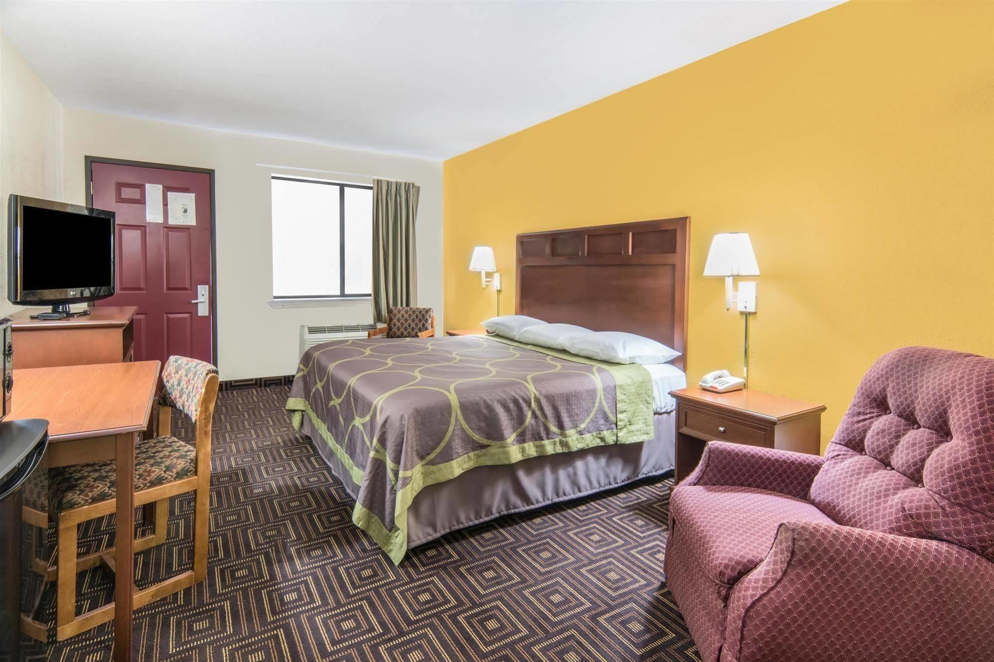 Super 8 By Wyndham Seguin Otel Dış mekan fotoğraf
